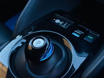 NISSAN LEAF 40kWh Tekna Hatchback 5dr Electric Auto (150 ps)