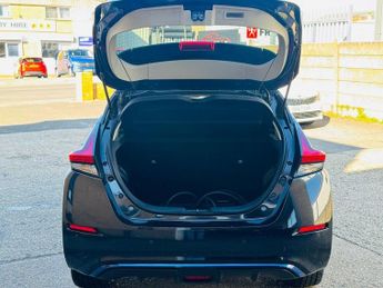 NISSAN LEAF 40kWh Tekna Hatchback 5dr Electric Auto (150 ps)