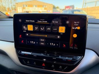 VOLKSWAGEN ID.4 Pure 52kWh Style SUV 5dr Electric Auto (148 ps)