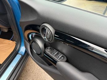MINI HATCH 2.0 Cooper S Classic Hatchback 5dr Petrol Steptronic Euro 6 (s/s