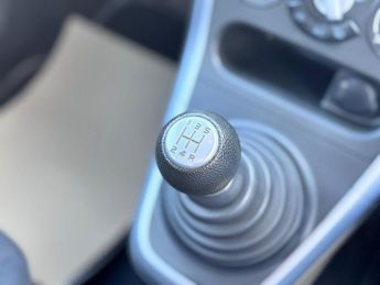 VAUXHALL AGILA 1.2 16V Club MPV 5dr Petrol Manual Euro 4 (AC) (85 ps)