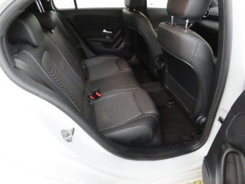 MERCEDES-BENZ A-CLASS 1.3 A180 SE Hatchback 5dr Petrol 7G-DCT Euro 6 (s/s) (136 ps) Re