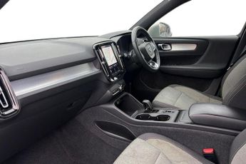 VOLVO XC40 2.0 B3 MHEV Core SUV 5dr Petrol Hybrid DCT Auto Euro 6 (s/s) (16