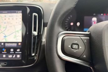 VOLVO XC40 2.0 B3 MHEV Core SUV 5dr Petrol Hybrid DCT Auto Euro 6 (s/s) (16