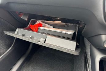 VOLVO XC40 2.0 B3 MHEV Core SUV 5dr Petrol Hybrid DCT Auto Euro 6 (s/s) (16