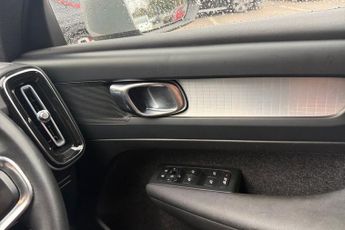 VOLVO XC40 2.0 B3 MHEV Core SUV 5dr Petrol Hybrid DCT Auto Euro 6 (s/s) (16