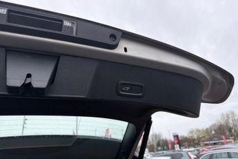 VOLVO XC40 2.0 B3 MHEV Core SUV 5dr Petrol Hybrid DCT Auto Euro 6 (s/s) (16