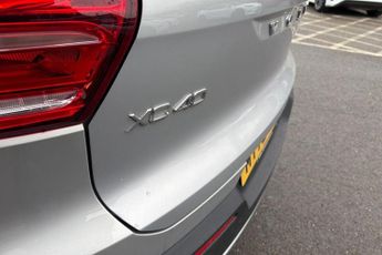 VOLVO XC40 2.0 B3 MHEV Core SUV 5dr Petrol Hybrid DCT Auto Euro 6 (s/s) (16