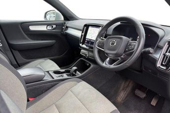 VOLVO XC40 2.0 B3 MHEV Core SUV 5dr Petrol Hybrid DCT Auto Euro 6 (s/s) (16