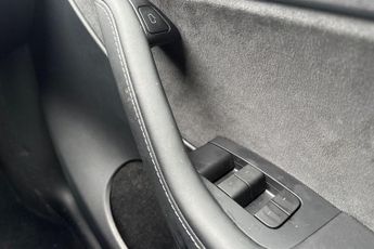 TESLA MODEL Y SUV 5dr Electric Auto RWD (346 ps) Expansive Glass Roof, Heated 