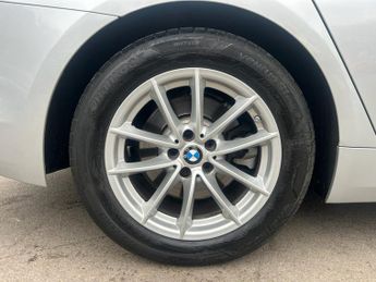 BMW 5 SERIES 2.0 520d SE Saloon 4dr Diesel Auto xDrive Euro 6 (s/s) (190 ps)