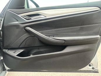 BMW 5 SERIES 2.0 520d SE Saloon 4dr Diesel Auto xDrive Euro 6 (s/s) (190 ps)