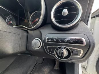 MERCEDES-BENZ C-CLASS 2.1 C220d Sport (Premium Plus) Saloon 4dr Diesel 7G-Tronic+ Euro