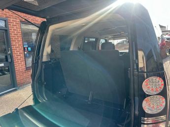 LAND ROVER DISCOVERY 4 3.0 SD V6 Landmark SUV 5dr Diesel Auto 4WD Euro 6 (s/s) (256 bhp