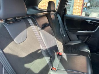 VOLVO XC60 2.4 D5 R-Design Nav SUV 5dr Diesel Auto AWD Euro 6 (s/s) (220 ps