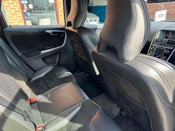 VOLVO XC60 2.4 D5 R-Design Nav SUV 5dr Diesel Auto AWD Euro 6 (s/s) (220 ps