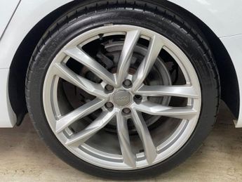 AUDI A6 AVANT 2.0 TDI Black Edition Estate 5dr Diesel S Tronic quattro Euro 6 