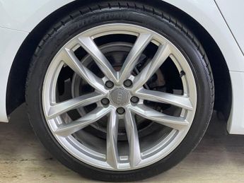 AUDI A6 AVANT 2.0 TDI Black Edition Estate 5dr Diesel S Tronic quattro Euro 6 