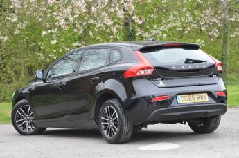 VOLVO V40 2.0 D2 Momentum Nav Plus Hatchback 5dr Diesel Manual Euro 6 (s/s
