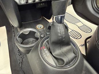 MINI HATCH COOPER 1.6L 2d  AUTO  184 BHP