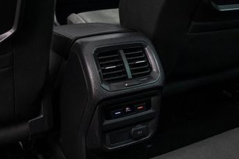 VOLKSWAGEN TIGUAN 2.0 TDI SEL SUV 5dr Diesel DSG 4Motion Euro 6 (s/s) (150 ps)