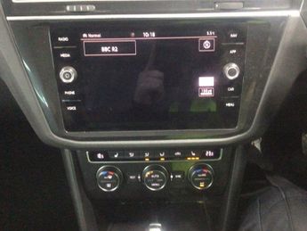 VOLKSWAGEN TIGUAN 2.0 TDI SEL SUV 5dr Diesel DSG 4Motion Euro 6 (s/s) (150 ps)