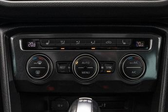 VOLKSWAGEN TIGUAN 2.0 TDI SEL SUV 5dr Diesel DSG 4Motion Euro 6 (s/s) (150 ps)