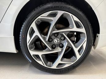 VAUXHALL INSIGNIA 2.0 CDTi SRi VX Line Nav Hatchback 5 Door Diesel Automatic White