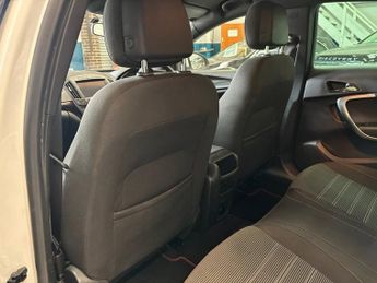 VAUXHALL INSIGNIA 2.0 CDTi SRi VX Line Nav Hatchback 5 Door Diesel Automatic White