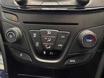 VAUXHALL INSIGNIA 2.0 CDTi SRi VX Line Nav Hatchback 5 Door Diesel Automatic White