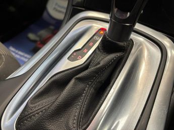 VAUXHALL INSIGNIA 2.0 CDTi SRi VX Line Nav Hatchback 5 Door Diesel Automatic White