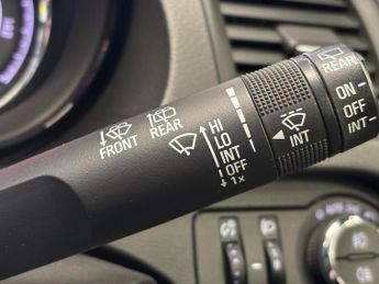 VAUXHALL INSIGNIA 2.0 CDTi SRi VX Line Nav Hatchback 5 Door Diesel Automatic White