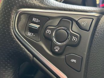 VAUXHALL INSIGNIA 2.0 CDTi SRi VX Line Nav Hatchback 5 Door Diesel Automatic White