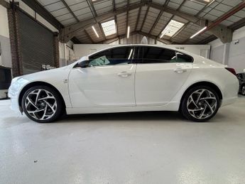 VAUXHALL INSIGNIA 2.0 CDTi SRi VX Line Nav Hatchback 5 Door Diesel Automatic White