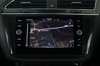 VOLKSWAGEN TIGUAN 1.5 TSI R-Line SUV 5dr Petrol DSG Euro 6 (s/s) (150 ps)