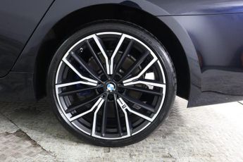 BMW 5 SERIES 3.0 530d MHT M Sport Saloon 4dr Diesel Hybrid Steptronic xDrive 