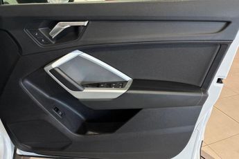 AUDI Q3 2.0 TDI 35 Technik SUV 5dr Diesel S Tronic Euro 6 (s/s) (150 ps)