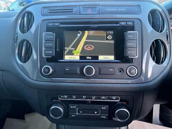 VOLKSWAGEN TIGUAN 2.0 TDI BlueMotion Tech Match SUV 5dr Diesel DSG 4WD Euro 5 (s/s