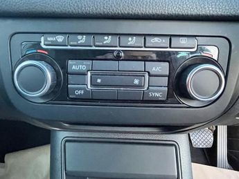 VOLKSWAGEN TIGUAN 2.0 TDI BlueMotion Tech Match SUV 5dr Diesel DSG 4WD Euro 5 (s/s