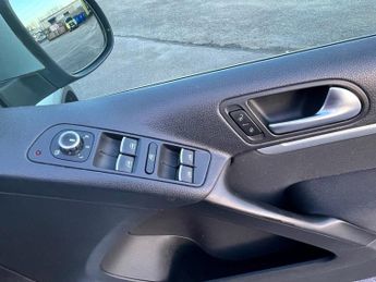 VOLKSWAGEN TIGUAN 2.0 TDI BlueMotion Tech Match SUV 5dr Diesel DSG 4WD Euro 5 (s/s