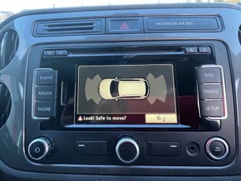 VOLKSWAGEN TIGUAN 2.0 TDI BlueMotion Tech Match SUV 5dr Diesel DSG 4WD Euro 5 (s/s