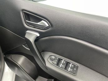 RENAULT CAPTUR 1.6 E-TECH SE Edition SUV 5dr Petrol Hybrid Auto Euro 6 (s/s) (1