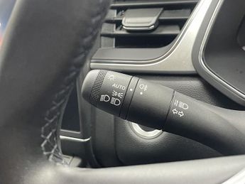 RENAULT CAPTUR 1.6 E-TECH SE Edition SUV 5dr Petrol Hybrid Auto Euro 6 (s/s) (1