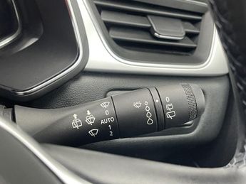 RENAULT CAPTUR 1.6 E-TECH SE Edition SUV 5dr Petrol Hybrid Auto Euro 6 (s/s) (1