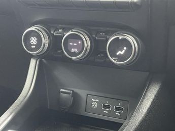 RENAULT CAPTUR 1.6 E-TECH SE Edition SUV 5dr Petrol Hybrid Auto Euro 6 (s/s) (1