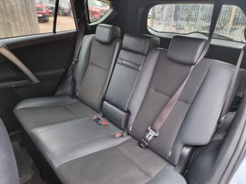 TOYOTA RAV4 2.5 VVT-h Design SUV 5dr Petrol Hybrid CVT 4WD Euro 6 (s/s) (197