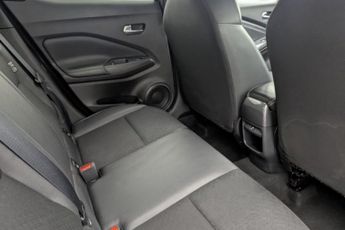 NISSAN JUKE 1.0 DIG-T N-Connecta SUV 5dr Petrol DCT Auto Euro 6 (s/s) (114 p