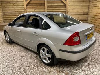 FORD FOCUS 1.6 Titanium Saloon 4dr Petrol Manual (161 g/km, 113 bhp)