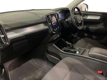 VOLVO XC40 1.5 T3 Momentum SUV 5dr Petrol Auto Euro 6 (s/s) (163 ps)