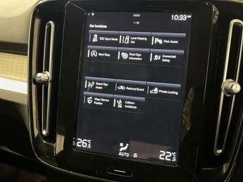 VOLVO XC40 1.5 T3 Momentum SUV 5dr Petrol Auto Euro 6 (s/s) (163 ps)